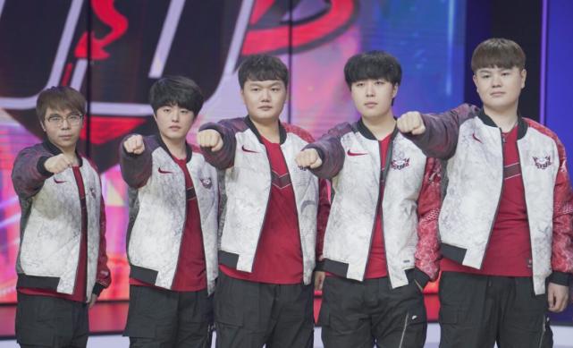 从赛场边到 从赛场边到